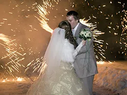 Фейерверк шоу на свадьбу — Буй Организуем пиротехническое шоу на свадьбу. Проведение свадебных фейерверков - выполним работу качественно, безопасно, недорого. Имеется лицензия на организацию пиротехнического шоу.&nbsp;Предоставьте все хлопоты по организации свадебного фейерверка профессионалам — Буй! организация и проведение фейерверк шоу от магазина пиротехники   — Буй