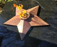 Звезда из красного гранита (518204) монтаж комплект горелка ГВД 379 10 89 00 ПС вечный огонь ø 1000 мм. монолит - массив  в Буе