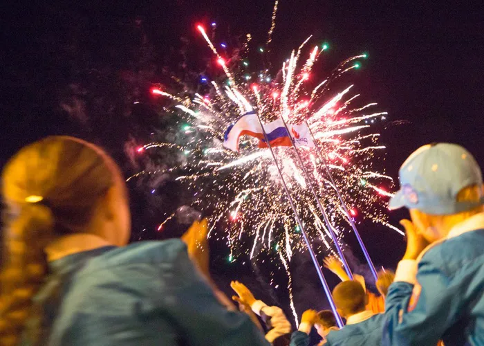 Парковый фейерверк — Буй <p>
Парковый фейерверк что это и где можно заказать парковый фейерверк на Новый год. Главное, что выделяет парковый фейерверк в списке прочих равных – это высота, на которой срабатывают пиротехнические элементы данного типа фейерверков. По отношению к уровню земли максимальная высота пиротехнического эффекта паркового фейерверка 35-50 метров...<br>
</p> организация и проведение фейерверк шоу от магазина пиротехники  | buj.piroclub.ru