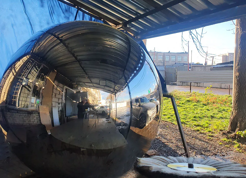 Зеркальный шар из нержавеющей стали - диаметр 2 метра Буй