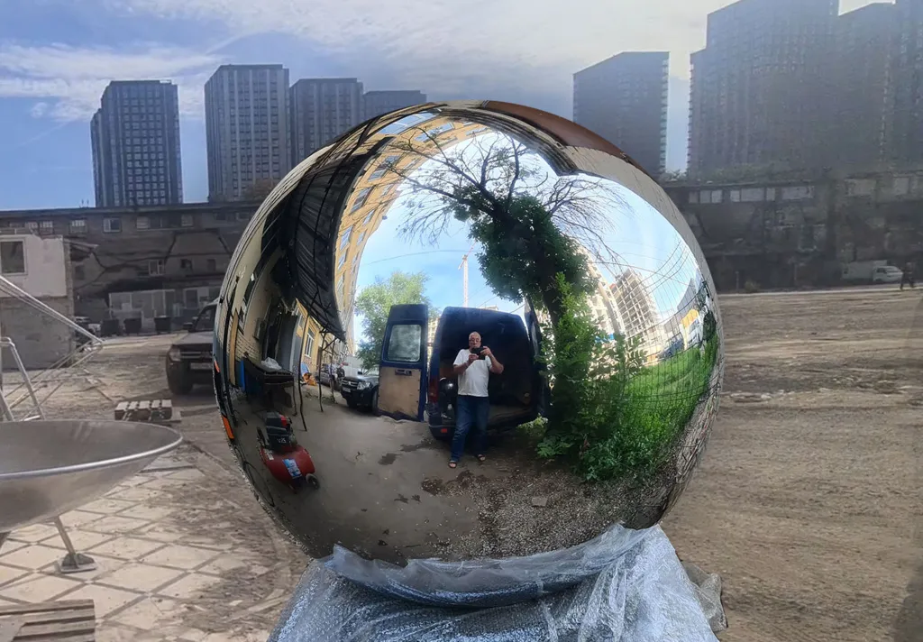 Шары из нержавеющей стали от производителя с зеркальной полировкой поверхности. Металлические сферы изготавливаются из прочного сплава нержавеющей стали марки AISI304. Шары из нержавейки идеально подходят для проектов архитектурного и ландшафтного дизайна. За нами реализация любой концепции и дизайна, за вами выбор металлической сферы из нержавейки…